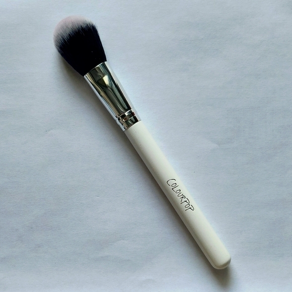 𝅺3 for $33 - Colourpop powder brush - Picture 1 of 2